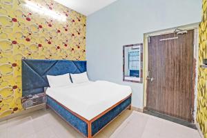 Gulta vai gultas numurā naktsmītnē Flagship Hotel Sai Anant