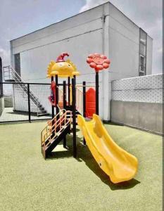 a playground with a slide at Espacio acogedor en Piedecuesta, Santander. in Piedecuesta