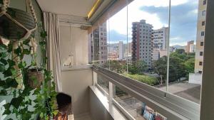 an apartment balcony with a view of a city at Lindo studio na área central de Poços in Poços de Caldas