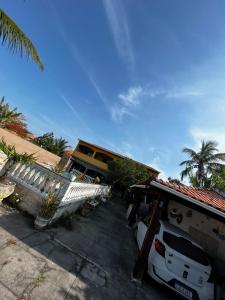 a car parked in front of a house at Casa em Saquarema in Saquarema