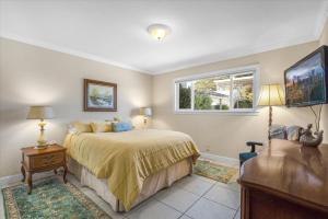 a bedroom with a bed and a window at Santa Cruz Ocean Front in Santa Cruz