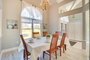 Gallery image of Hot Tub, Sauna and Game Room Spacious Poconos Gem! in Blakeslee