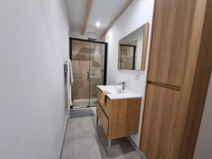 a bathroom with a sink and a shower at Le Rawai in Fos-sur-Mer