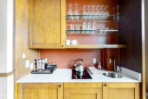 A kitchen or kitchenette at Eagle River by AvantStay Located in the Westin