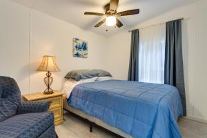 Postel nebo postele na pokoji v ubytování 1 Mi to Lake Allatoona Family Home on Farm!