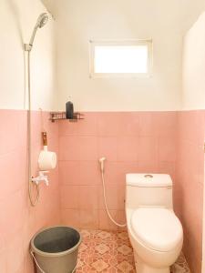 Baðherbergi á Homestay Kamar Tamu Selomartani 3