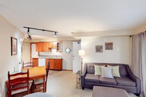 Η κουζίνα ή μικρή κουζίνα στο Glacier's Reach 42