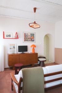Μια τηλεόραση ή/και κέντρο ψυχαγωγίας στο Appartement cosy sur la route des vins d'Alsace