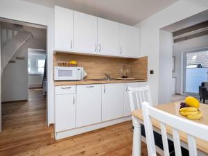 Η κουζίνα ή μικρή κουζίνα στο Haus Lotte, Wohnung 2 +8 φωτογραφίες