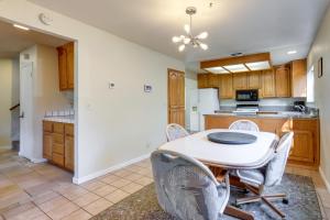 Fotografie z fotogalerie ubytování Pet-Friendly Citrus Heights Home Fenced Backyard! v destinaci Citrus Heights + 20 fotografií