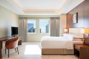 Sjónvarps- og/eða afþreyingartæki á Marriott Executive Apartments City Center Doha