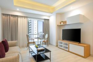 Sjónvarps- og/eða afþreyingartæki á Marriott Executive Apartments City Center Doha