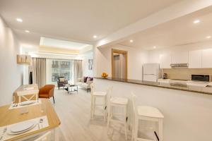 Eldhús eða eldhúskrókur á Marriott Executive Apartments City Center Doha
