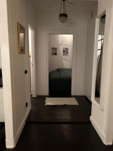 Postel nebo postele na pokoji v ubytování Apartment in the middle of So-Fo, Södermalm, 67sqm