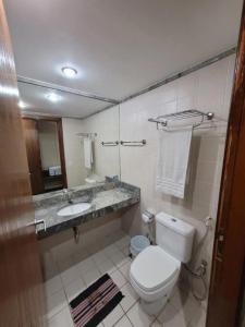 a bathroom with a toilet and a sink at 512. Flat hotel Go Inn in Brasilia