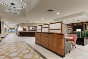 O saguão ou recepção de Drury Plaza Hotel Columbus Downtown