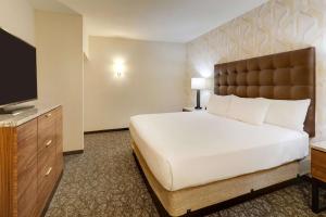 Cama ou camas em um quarto em Drury Plaza Hotel Columbus Downtown