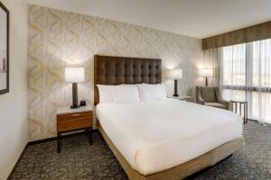 Cama ou camas em um quarto em Drury Plaza Hotel Columbus Downtown