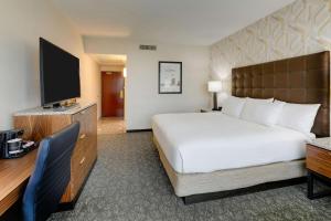 Cama ou camas em um quarto em Drury Plaza Hotel Columbus Downtown