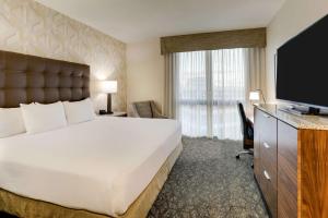Cama ou camas em um quarto em Drury Plaza Hotel Columbus Downtown