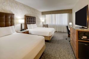Cama ou camas em um quarto em Drury Plaza Hotel Columbus Downtown