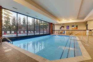 A piscina localizada em Drury Plaza Hotel Columbus Downtown ou nos arredores