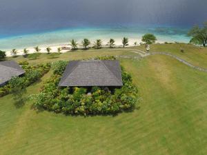an overhead view of a house in a circle of flowers at Private Island Experience in Vitouara
