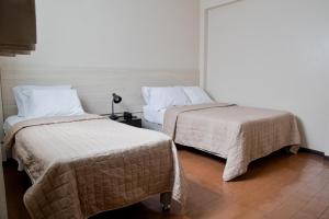 Rúm í herbergi á San Miguel Awanka Hotel