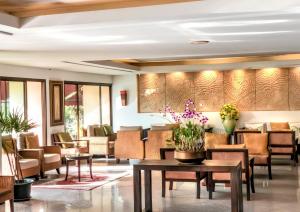 The lobby or reception area at Royal Peninsula Hotel Chiangmai