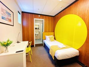 Postel nebo postele na pokoji v ubytování Wellington Hotel