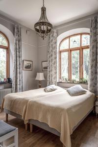 Ένα ή περισσότερα κρεβάτια σε δωμάτιο στο Vita huset