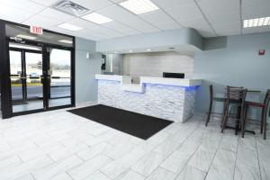 an office lobby with a counter and stools at Red Carpet Inn & Suites in Newnan