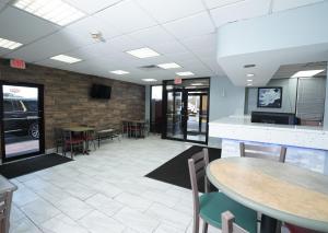 a dining room with tables and chairs and tablesktop at Red Carpet Inn & Suites in Newnan