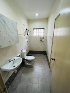 Ένα μπάνιο στο Semi -D Homestay Seremban 2