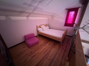 A bed or beds in a room at Chalet Les Angles, 3 pièces, 6 personnes - FR-1-593-98