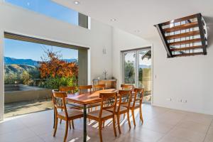 a dining room with a wooden table and chairs at Queenstown Lifestyle and Lakeview in Arrowtown