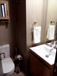 Ένα μπάνιο στο Comodo y moderno