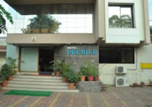 un edificio con un cartel en la parte delantera en Hotel Premier - Hotel in Saket Society Bhusawal, en Bhusāwal