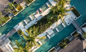 Kardia Resort Gili Trawangan A Pramana Experience外面的花园