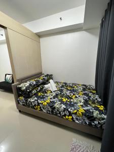 Säng eller sängar i ett rum på Staycation Sea Residences MOA Jermel