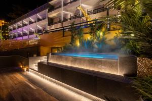 Bazén v ubytování Hi Hotels Trento - Wellness & Spa Adults Only nebo v jeho okolí