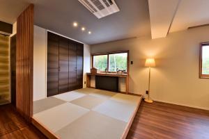 Postel nebo postele na pokoji v ubytování Shiga Grand Hotel