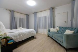 Postel nebo postele na pokoji v ubytování 456 Hopeville Escape