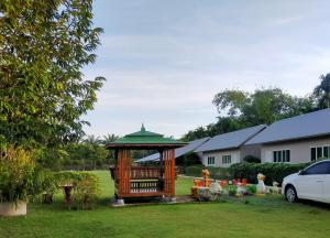 a gazebo in the yard of a house at Davy Cottage Phuket in Ban Riang