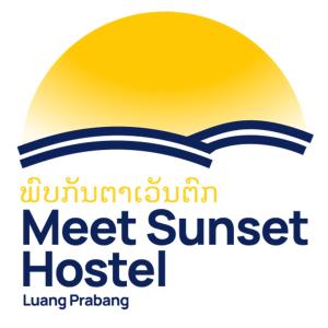 um logótipo para um hostel com as palavras encontrar alojamento de turismo selvagem em Meet sunset hostel Luangprabang em Luang Prabang