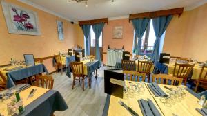 Restaurace v ubytování Hôtel Du Cheval Blanc Barcelonnette