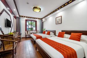a hotel room with two beds and a television at Tongli Lanshe Garden B&B in Suzhou