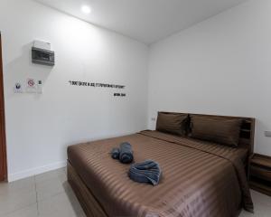 Postel nebo postele na pokoji v ubytování Apollo Hotel Chalong