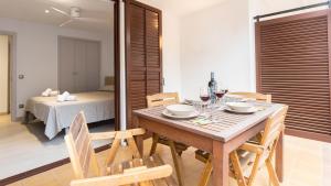 a dining room with a table and chairs and a bed at CAPDEVILA 9 in Llafranc +9 photos