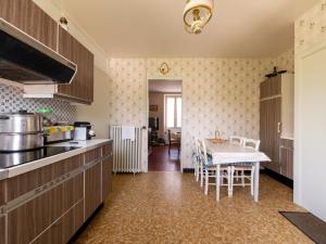 a kitchen with a table and a dining room at Le Set & Mat - Parc - Loisirs - 10 Personnes - Rêve au Mans in Montbizot